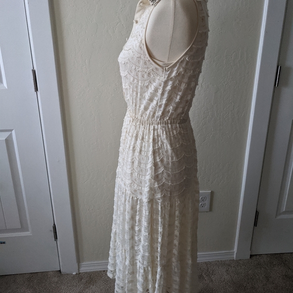 Beautiful beaded collar dress - Picture 5 of 10